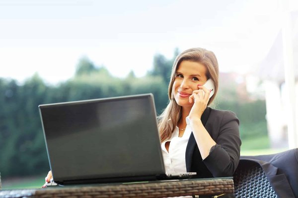 Comment développer des compétences en négociation de contrats internationaux pour les avocats débutants?