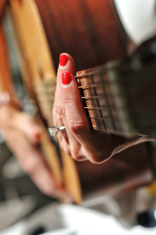 Quels sont les avantages de l'apprentissage de la guitare pour le développement cognitif ?